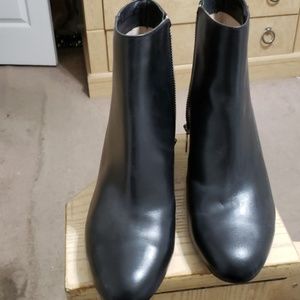 MK black boots